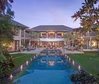 Villa Avalon I, Hauptgebäude